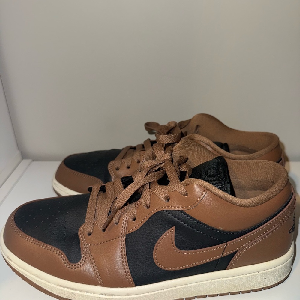 Nike Jordan 1 Low
Archaeo Brown (Women's)